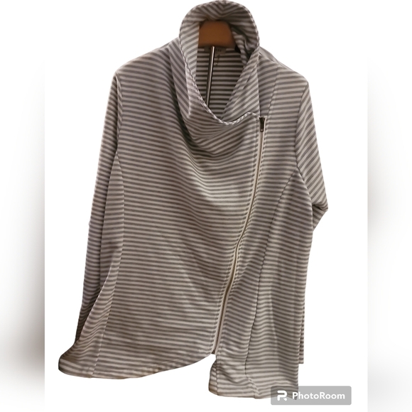 Andree By Unit Asymmetrical Sweater Top 1X - Picture 2 of 6